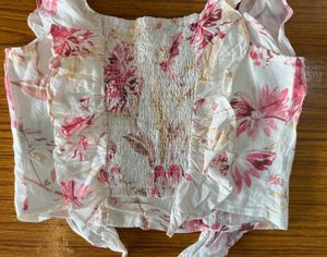H&amp;M Cottan Linen Floral Ruffle Crop Top