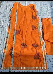 unique embroidery design on kurti
