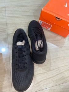 Nike Revolution 4 Unisex Sneakers