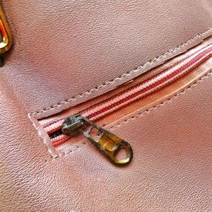 👜 **Pre-Loved Da Milano Purse