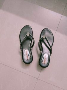 Black Sandle With Stone Work