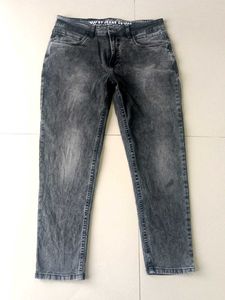 Stonewashed Black Jeans From Pantaloons
