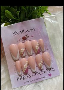 12 PRESS ON NAILS 💅