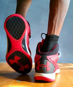 Under Armour Micro G Torch 2