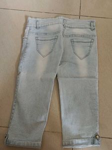 Ripped Denim Capri Jeans