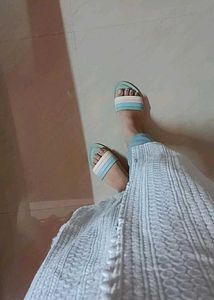 CUTE FLATS
