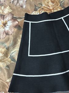 ⭕️B3G1⭕️ + 30 % Off On Combo❗️B&amp;W Mini Skirt