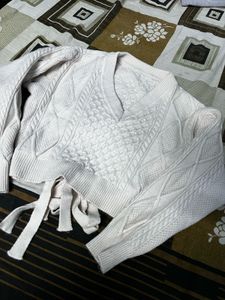 White Knit cropp sweater