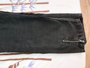 Black Denim Capri pant