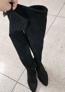 Stylish Black Thigh High Boots