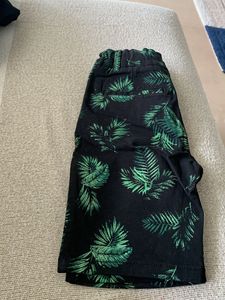 Tropical Leaf Print Shorts For Boys Age 8-9 Years