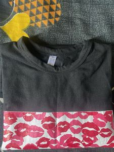 Women &amp; girls Round Neck Casual kiss printed cotto