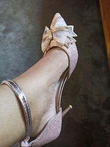 Size 39, Imported Bowed Heels