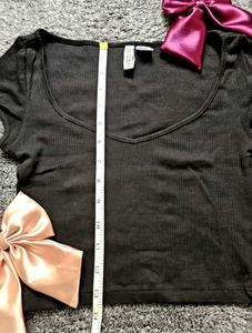 H&amp;M Black Ribbed Cropped Top