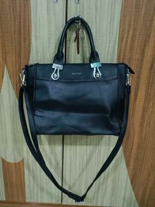 Stylish Black Handbag
