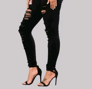 Ripped Black Skinny jeans 🖤.👖