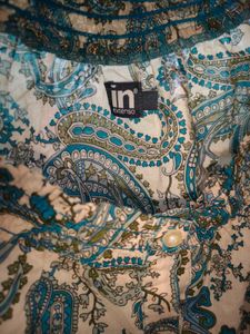 BOGO🎁Buy One Get 1 Free🎁Paisley Print Top