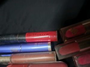 12 Lipsticks