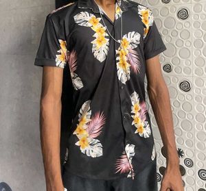 Tropical Vibe Men&#39;s Hawaiian Shirt – Black Floral