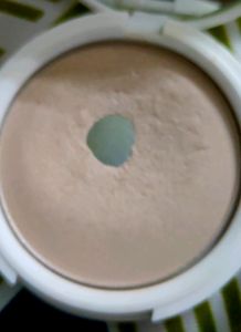 MyGlamm lit Radiant Matte Compact