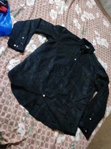 Dark Black Men&#39;s Shirt