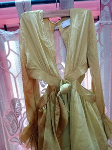 Deep Cut Long Sleeves