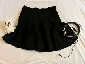 y2k Black Pleated Mini Skirt