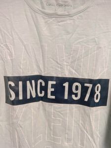 Men&#39; Tshirt M Size Calvin Klein