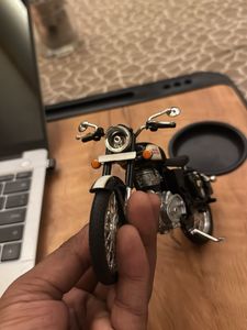 Royal Enfield Model Bike scale mode