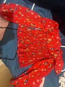 Floral Print Top offshoulder ball sleeves