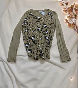 🇨🇦Reitmans Luxury Branded Full Sleeve Top