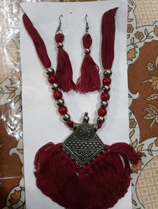 Beautiful Maroon Neckpiece (Necklace) With Earing