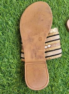 Flat Chappal