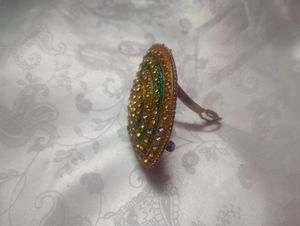 Golden &amp; Green Stone Hair Clip – Traditional Oval