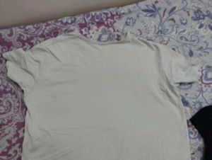 T-shirt with pocket design