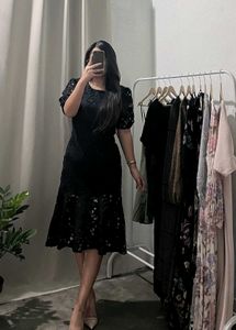 Elegant Black Lace Midi Dress