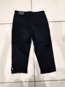 Black Capri Denim Jeans
