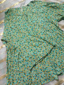 Floral Print Top - Flowy Fit