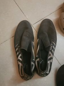 Puma Shoes -Used SIZE 9