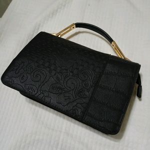 Black Handbag With Sling
