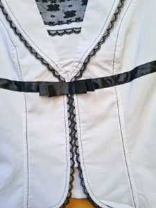 Y2K Top With Lace Detailing