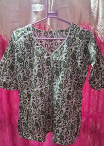 Green&amp;white Short Kurti