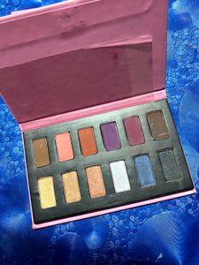 MY GLAMM SQUAD GOALS 12 EYESHADOW MAKEUP KIT