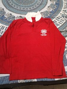 Red T-shirt White Caller