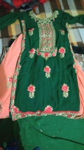 Beautiful green kurti with peach full flaired sharara and dupatta. size M and margin in said too