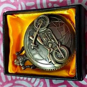 Vintage Metal Greatest Pocket Chains.