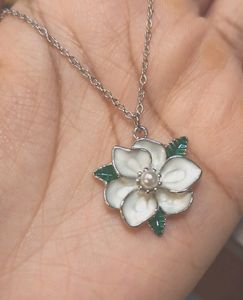 Aesthetic White Flower Necklace
