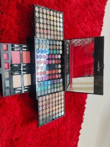 Mars  Eyeshado Big Pallet
