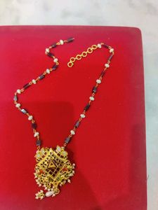 neckpiece with earrings