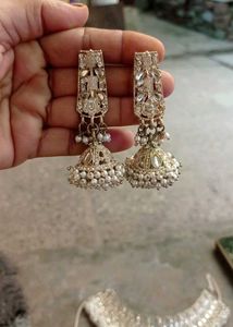 Elegant Silver Pearl Necklace